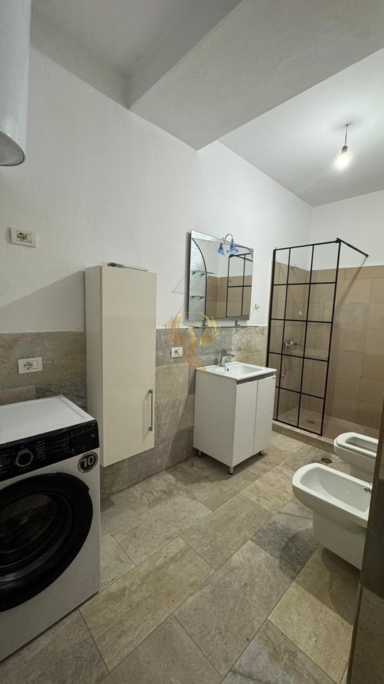 Jepet me qera Apartament  2+1 te Kopshti Botanik