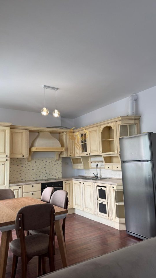 Jepet me qera Apartament  2+1 te Kopshti Botanik