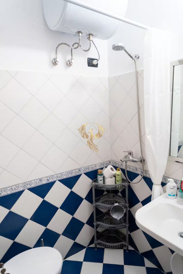 Jepet me qera Ambjent Biznesi te Pazari i Ri