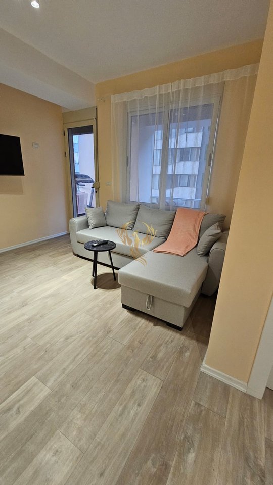 Jepet me qera Apartament  1+1 Kompleksi Usluga
