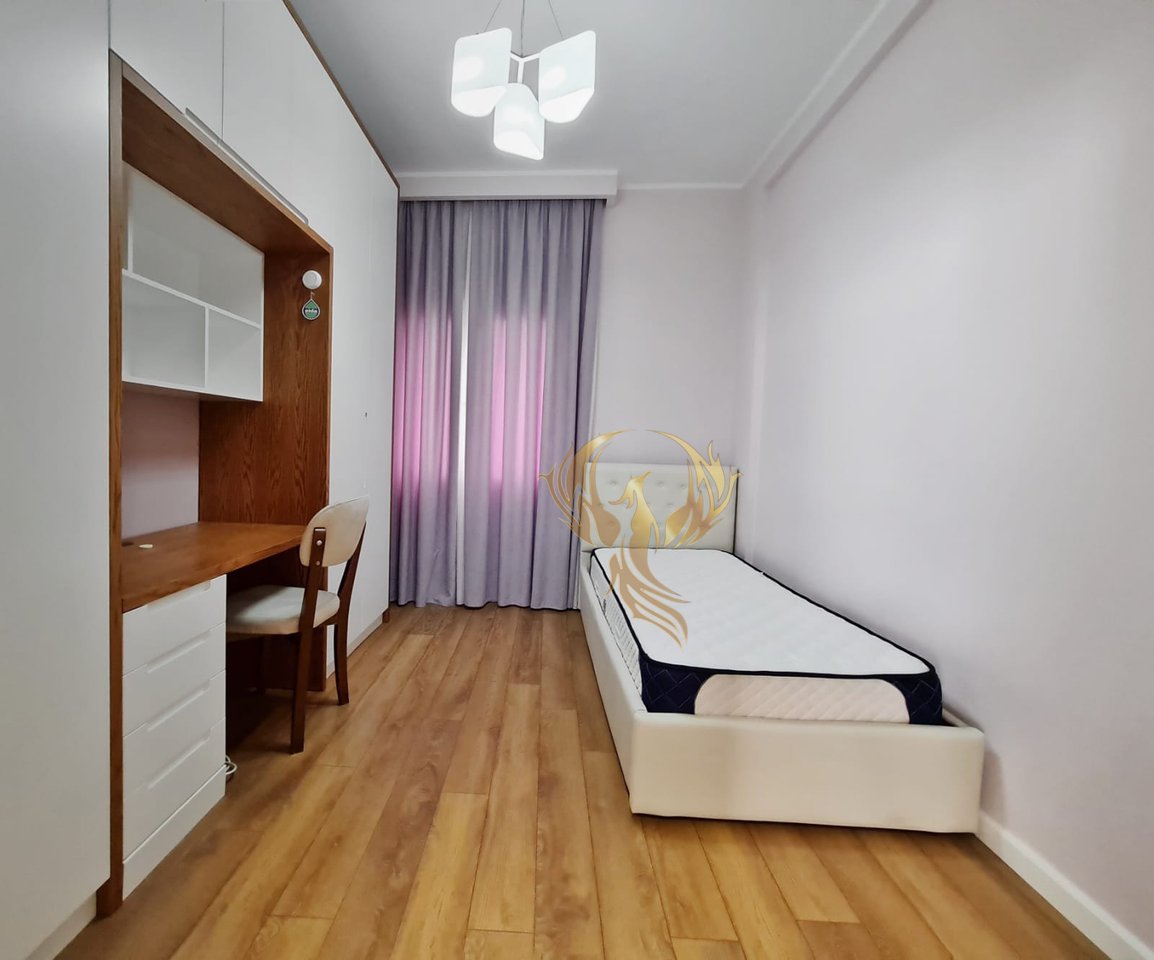 Appartamento 4+1 in affitto, Komuna e Parisit