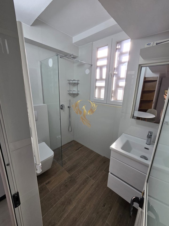 Jepet me qira super Apartament Studio në Qendër