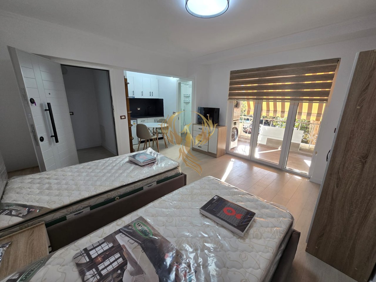 Jepet me qira super Apartament Studio në Qendër