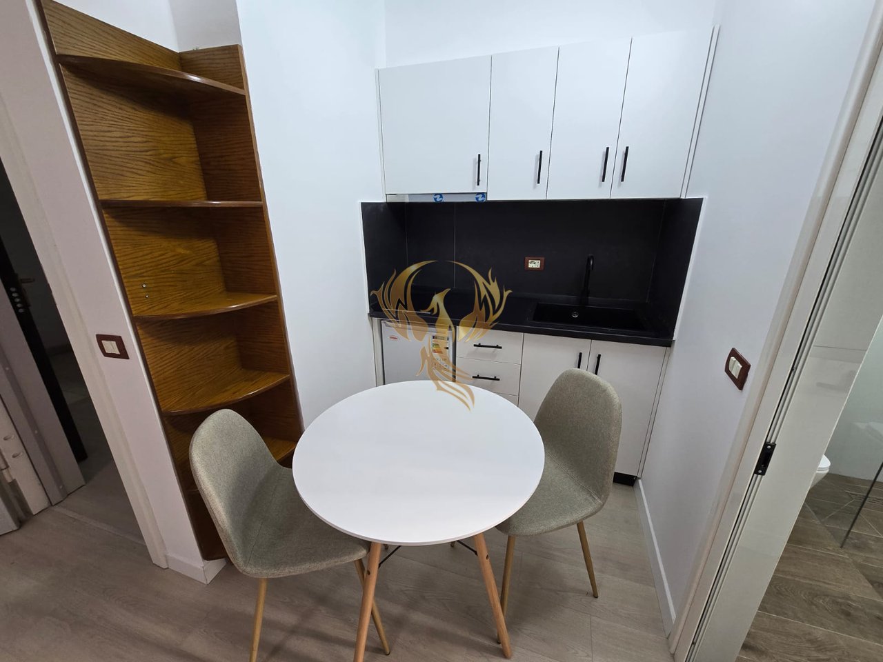 Jepet me qira super Apartament Studio në Qendër