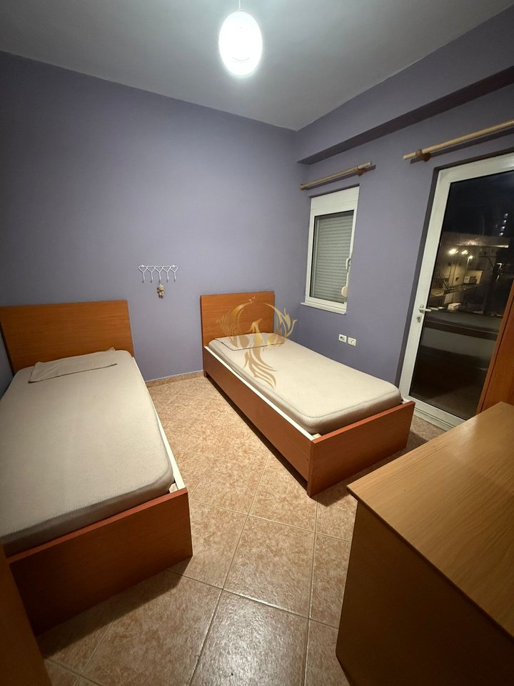 Jepet me qera Apartament  2+1+Bllk, Xhamllik