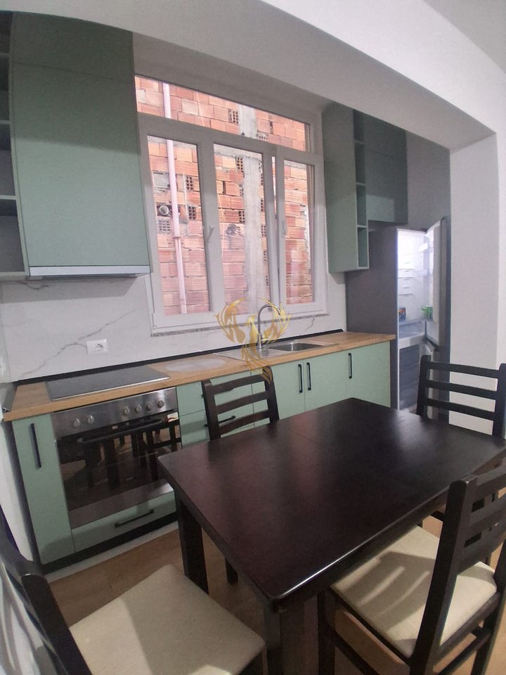 Jepet me qira hyrje 2+1 tek Kodra e Priftit