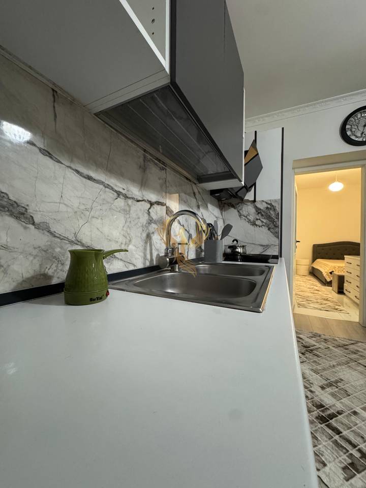 Jepet me qera Hyrje 1+1 tek Shkolla e Bashkuar