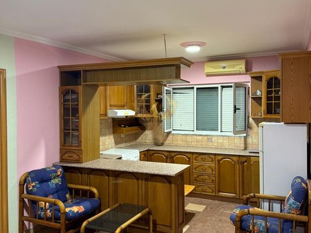Jepet apartament me qera 3+1+2+Bllk Xhamllik