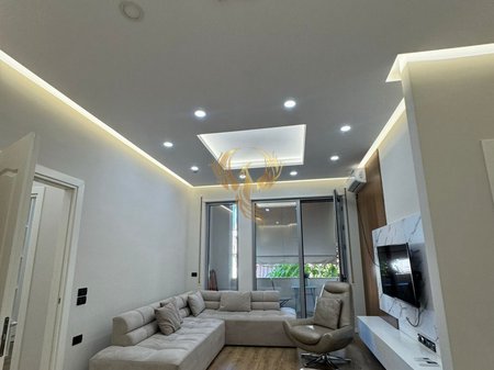A 2+1 apartment is for rent at Pazari i Ri.