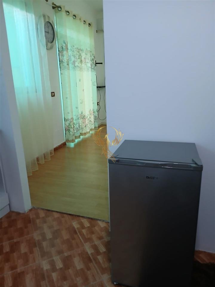 For rent: 1+1 entrance near Kafja Rremës.