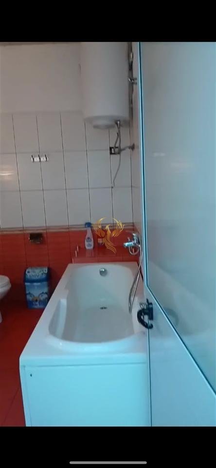 For rent: 1+1 entrance near Kafja Rremës.