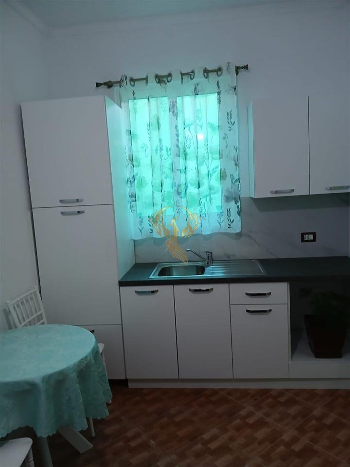 For rent: 1+1 entrance near Kafja Rremës.