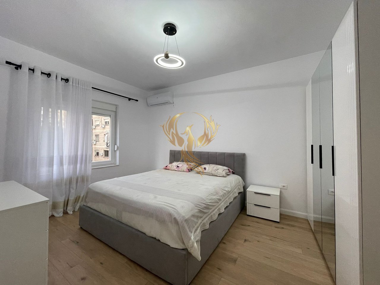 Jepet me qira apartament 2+1 te Pallatet e Gardes