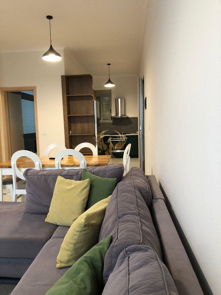 Jepet me qera apartament 1+1 te kopshti Botanik