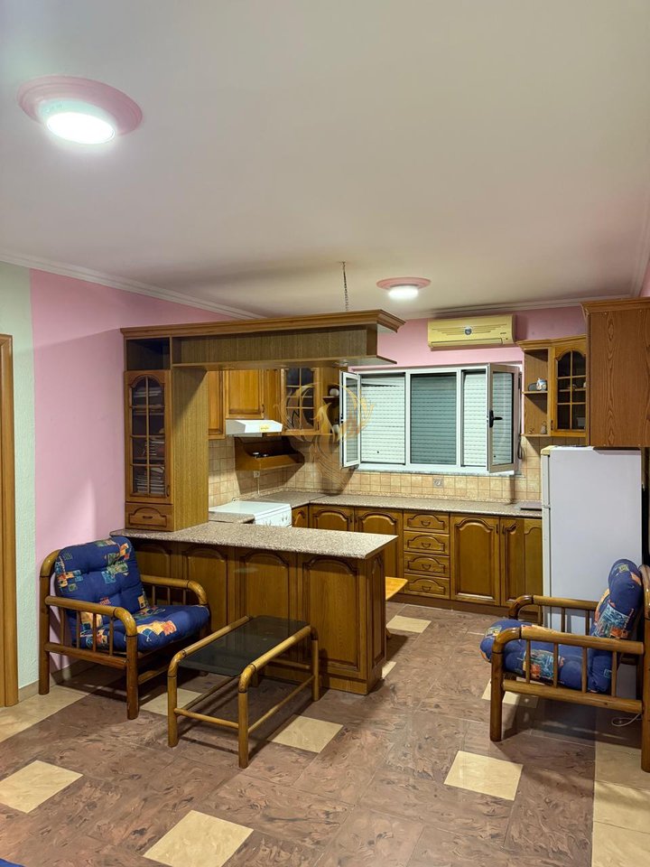 Jepet apartament me qera 3+1+2+Bllk Xhamllik