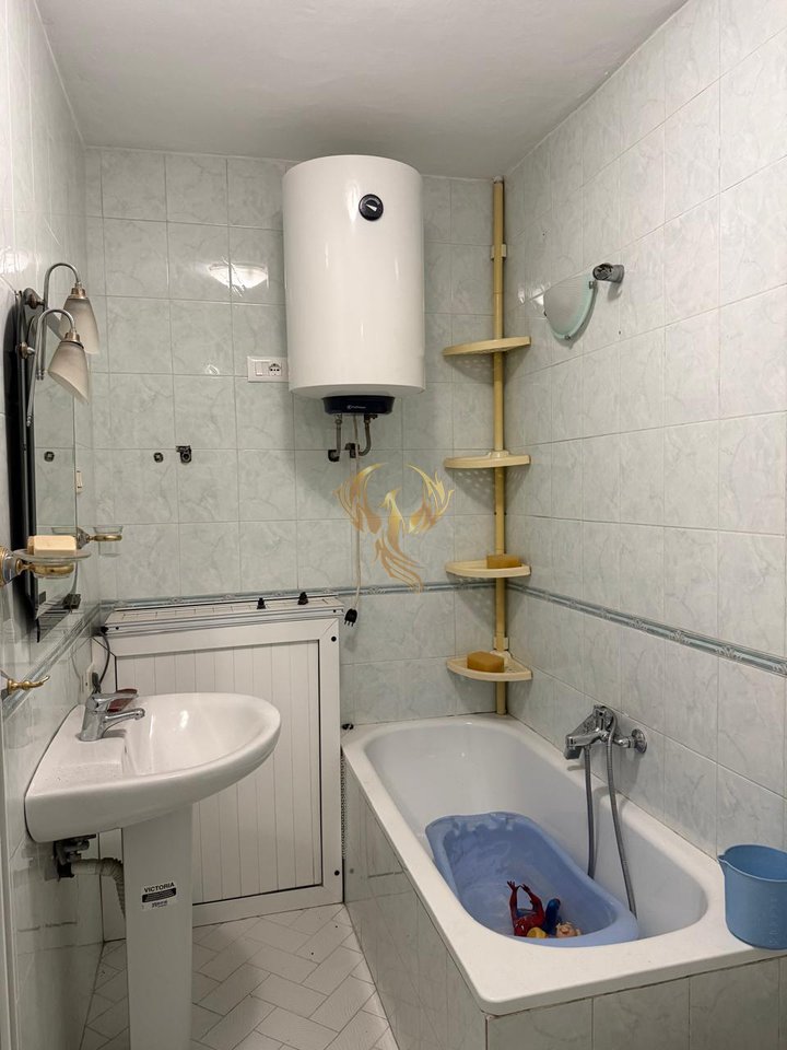 Jepet apartament me qera 3+1+2+Bllk Xhamllik