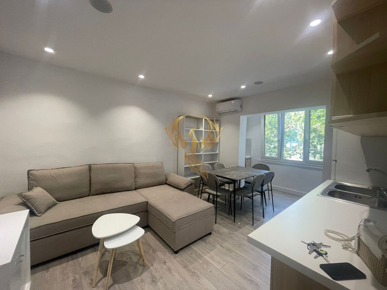 Jepet me qera apartament 1+1 Ish stacioni i trenit