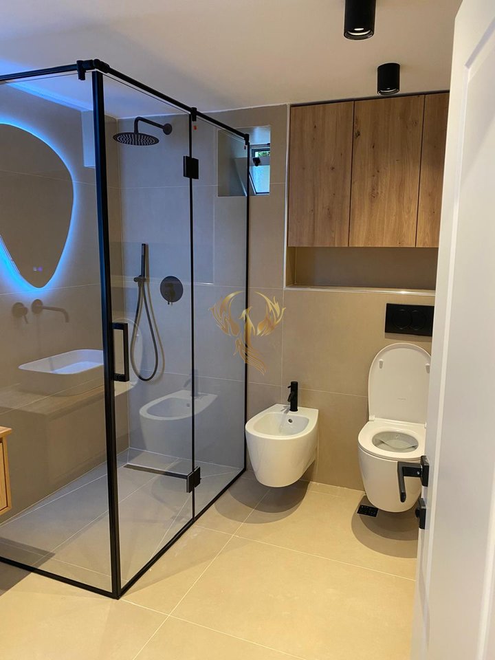 Jepet me qera Hyrje  2+1 Mbi Tregun Elektrik