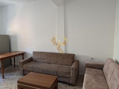 Jepet me qera apartament 1+1  ne katin e 2 te nje vile
