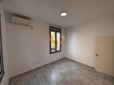 Jepet me qira ambient biznesi tek Medreseja