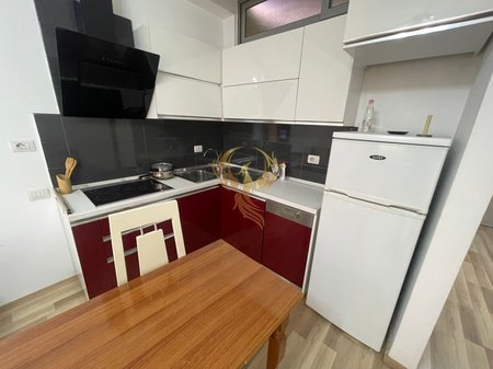 Jepet me qira Apartament 2+1 në Astir prane hotel Marinaj