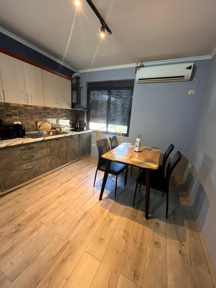 Jepet me qira apartament  2+1 ne Laprak