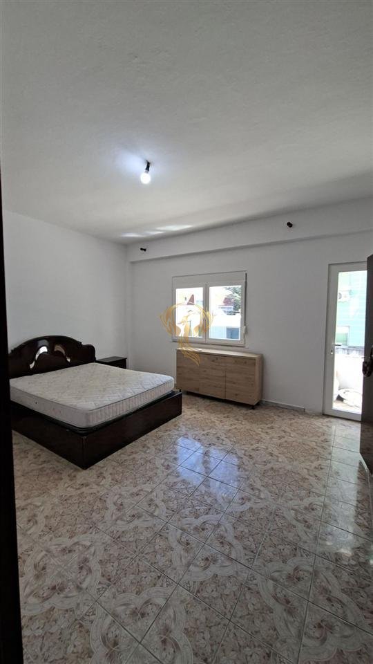 Jepet me qera apartament 1+1  ne katin e 2 te nje vile
