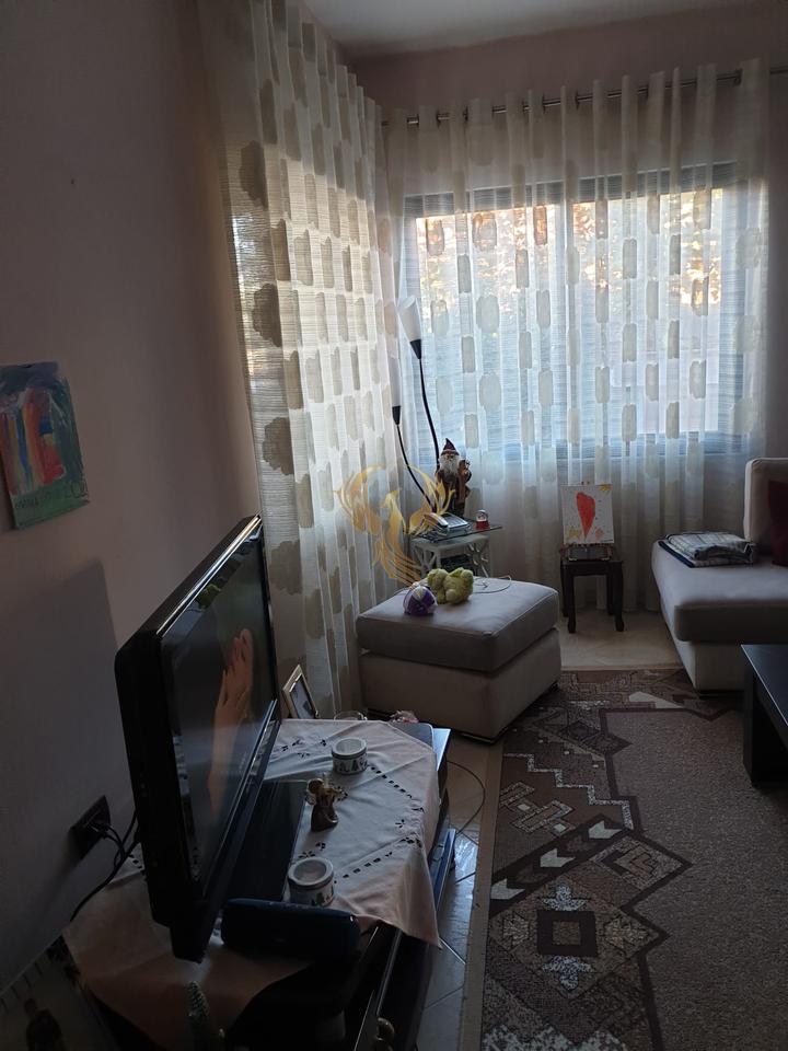 Jepet me qira shtëpi private 3+1+Oborr Stacioni i Trenit