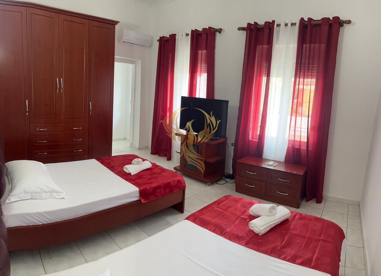 Jepet me qera hyrje 1+1+verandë Pazari i Ri