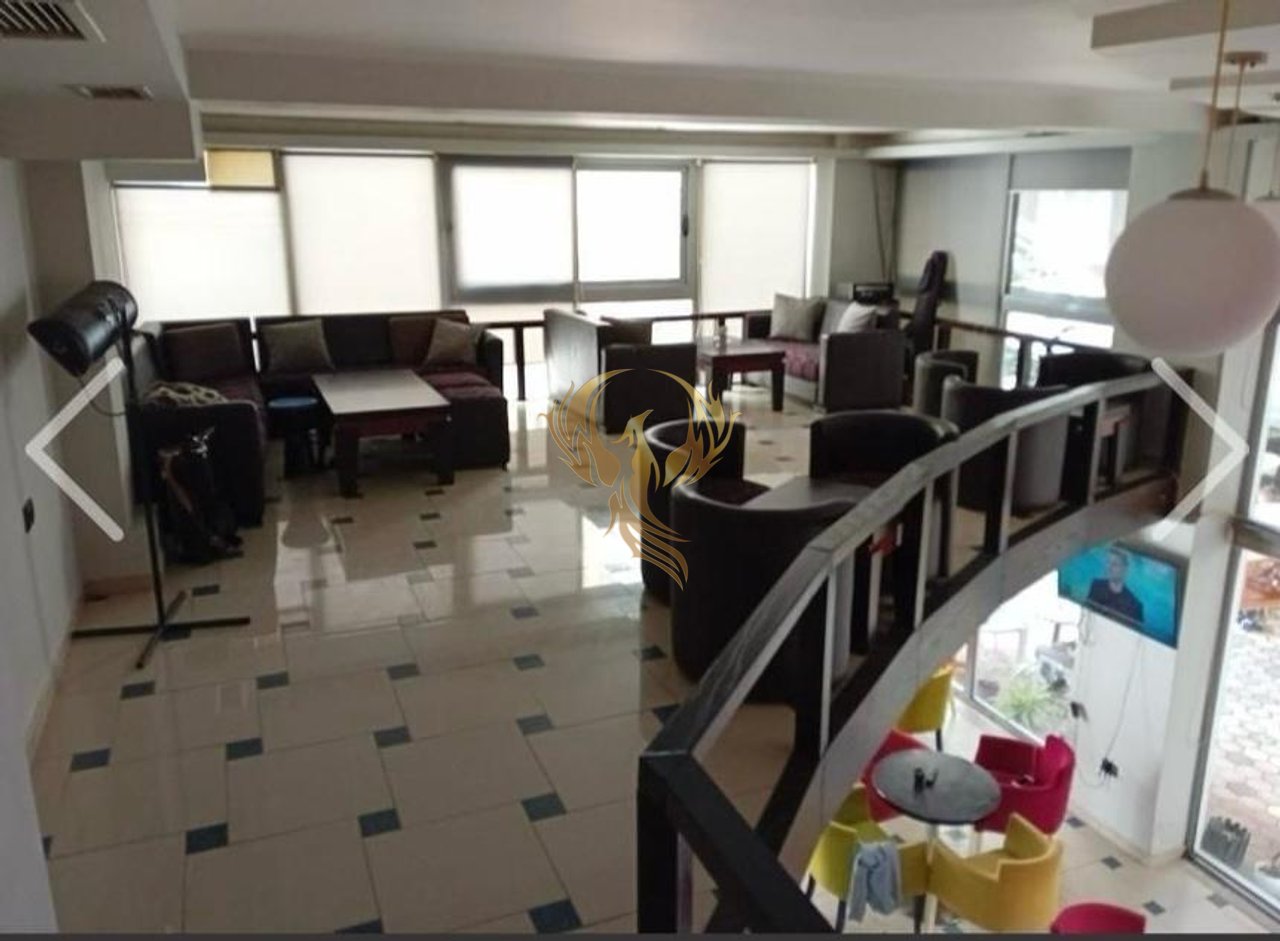 Locale in vendita vicino ai Palazzi Cabej