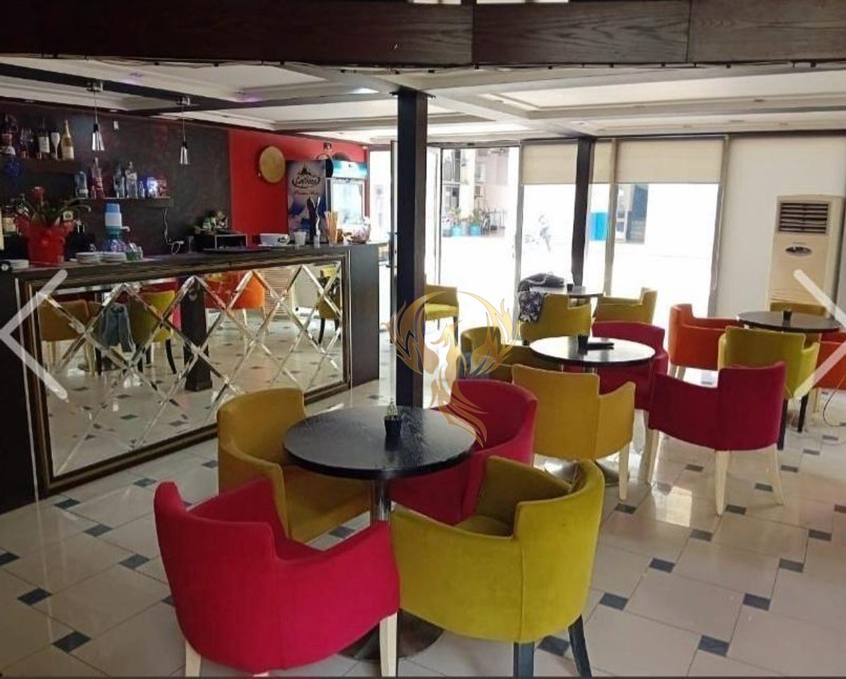 Locale in vendita vicino ai Palazzi Cabej