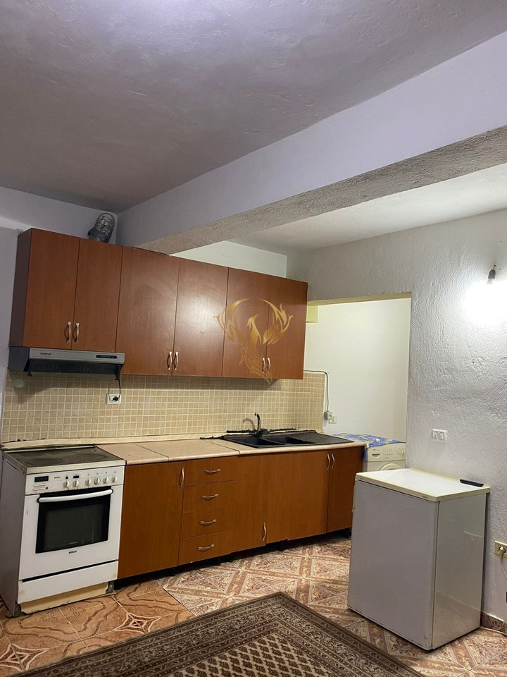 Affittasi ingresso 1+1 a Siri Kodra