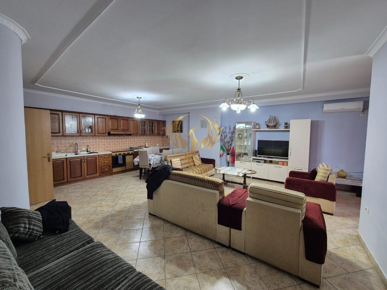 Jepet me qera apartament 2+1 tek 21 Dhjetori