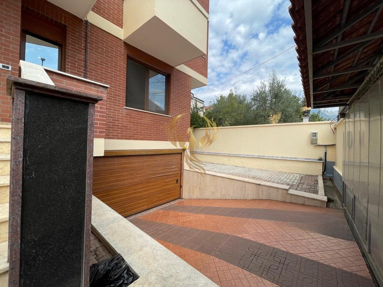 Jepet me qera Vile  3+1 te Kodra e Priftit