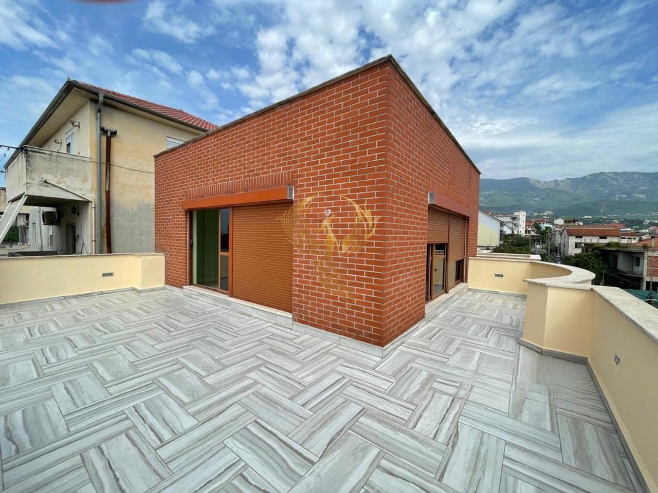 Jepet me qera Vile  3+1 te Kodra e Priftit