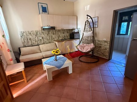 Affittasi ingresso 2+1 ad Astir