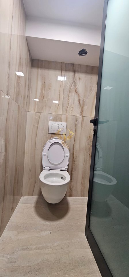 Jepet me qera ambjent biznesi në Bllok.