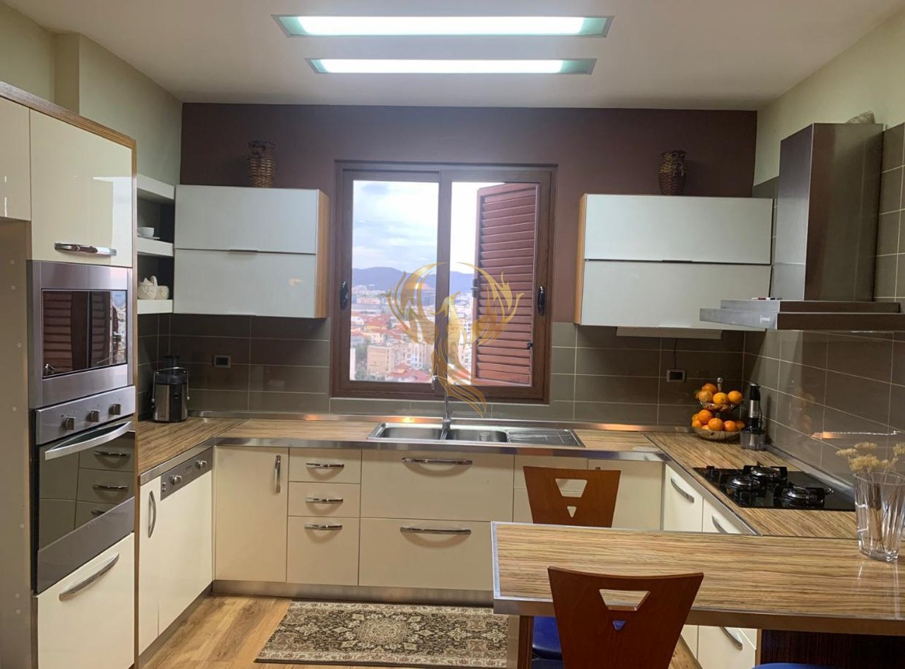 Shitet apartament 2+1 tek Rruga Mihal Grameno
