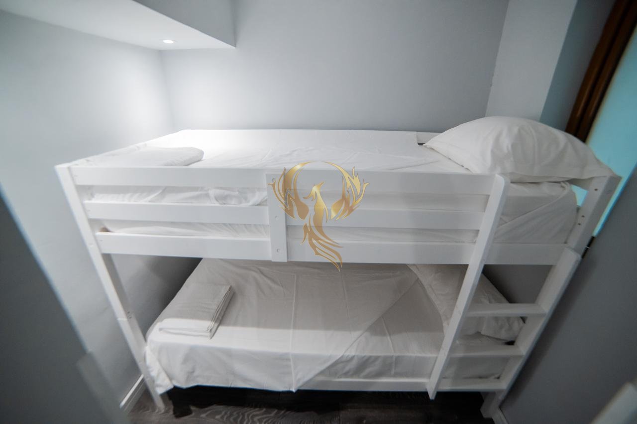 Jepet me qera Shtepi private 1+1 e adoptuar ne 2+1 tek 21 Dhjetori