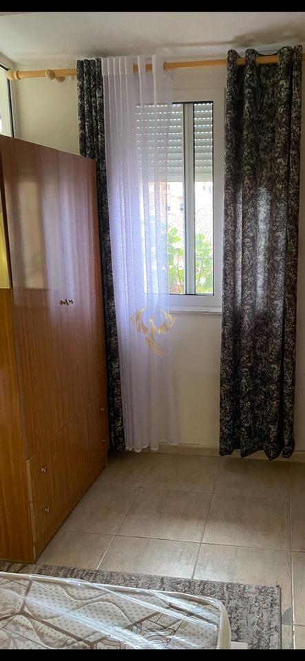 Jepet me qera apartament 1+1+ Ballkon ne Qender