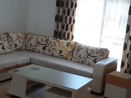 Jepet me qera hyrje 2+1 tek Frigoriferi