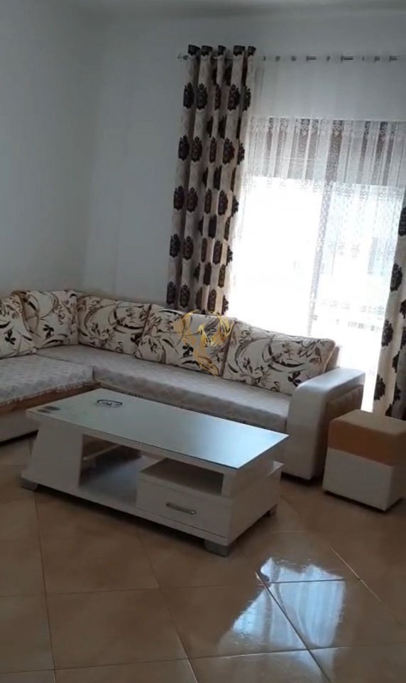 Jepet me qera hyrje 2+1 tek Frigoriferi