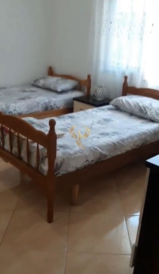 Jepet me qera hyrje 2+1 tek Frigoriferi
