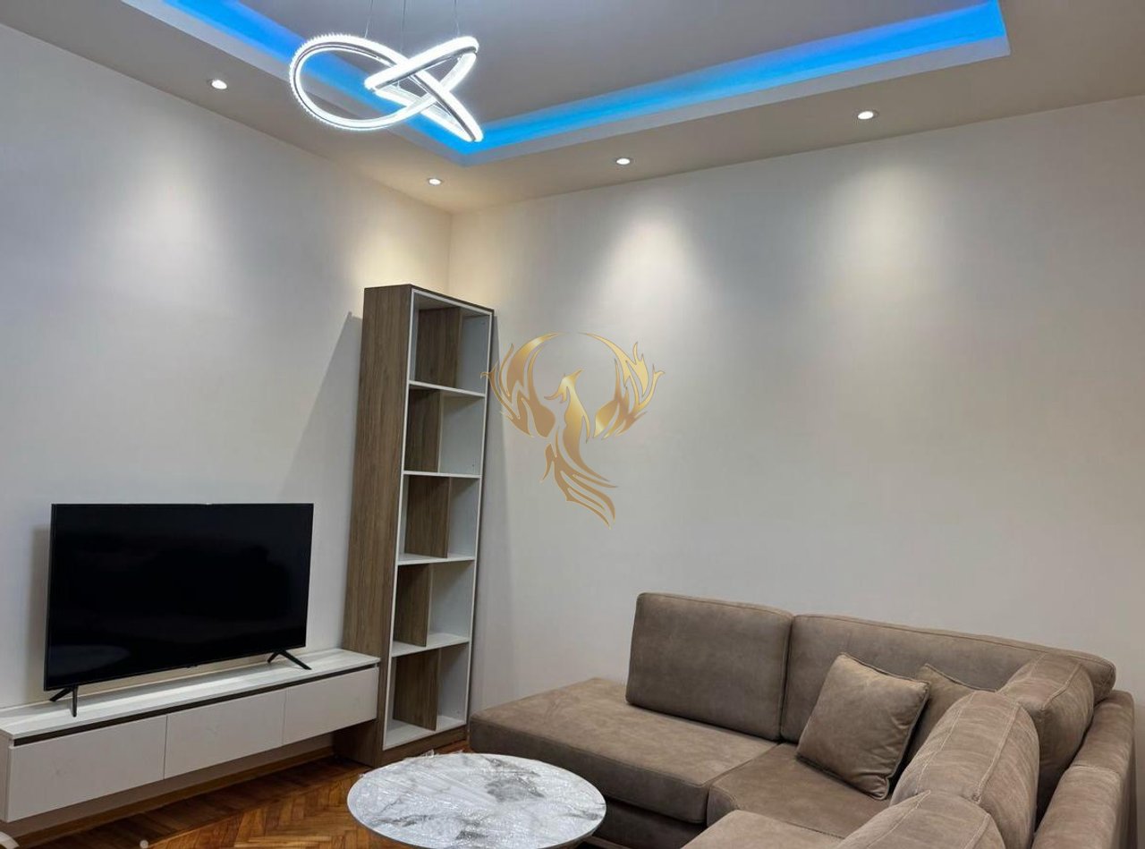 For rent 1+1 apartment with 2 balconies on Rruga e Dibres.