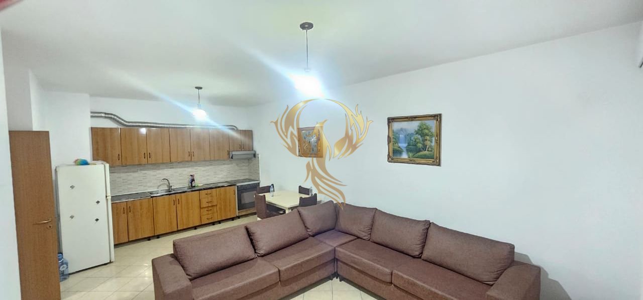 Shitet apartament 1+1+Bllk në Yzberisht