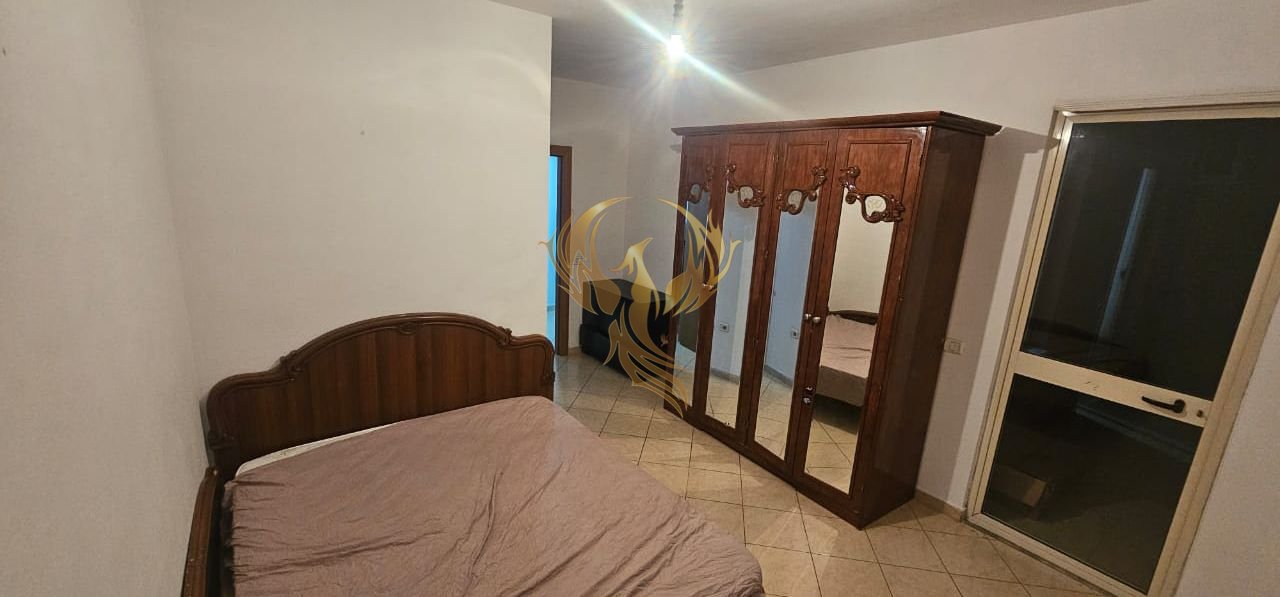 Shitet apartament 1+1+Bllk në Yzberisht