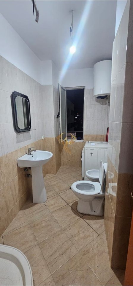 Shitet apartament 1+1+Bllk në Yzberisht