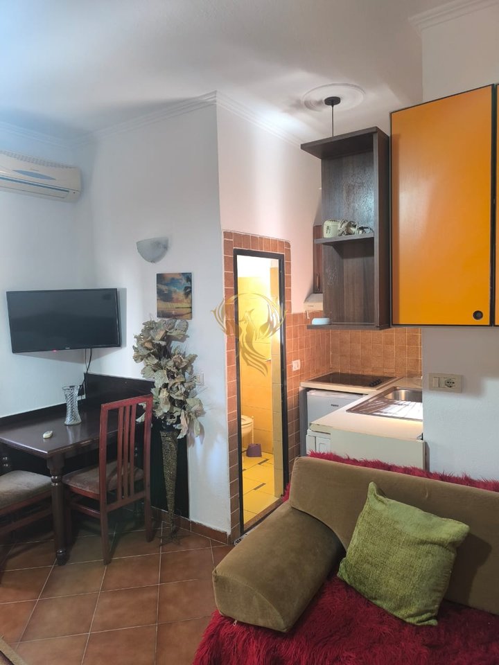 Si affitta monolocale in Via Gjon Mili