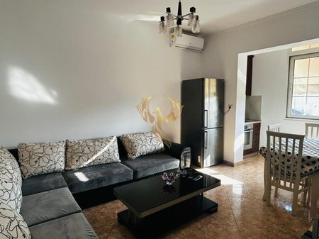 Jepet me qera apartament 2+1 tek rruga ferit xhajko