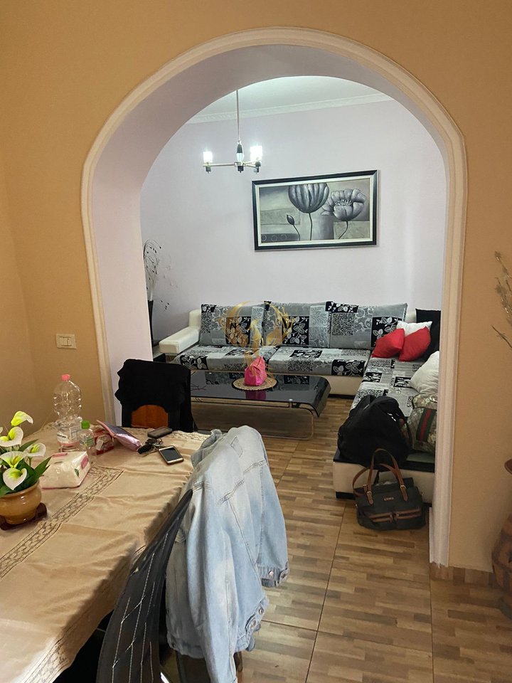 Jepet me qera apartament 1+1  Pallatet Agimi